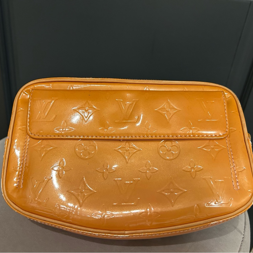 Louis Vuitton Shiny Orange Vernice belt bag 
In great condition

Authentic
